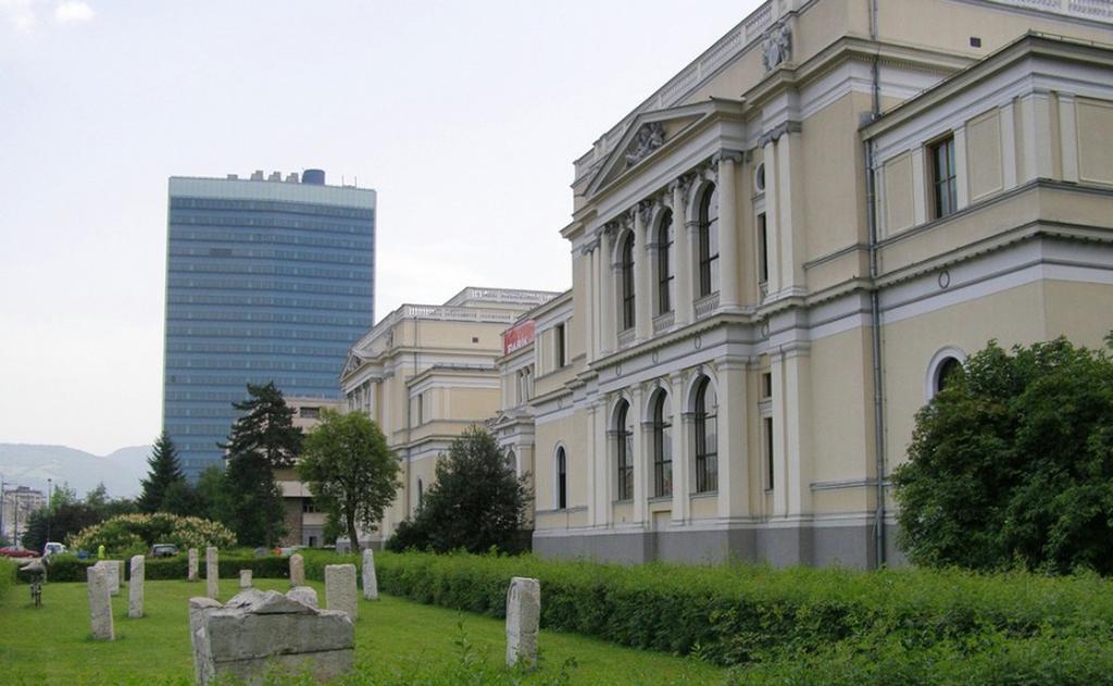 Centerlux